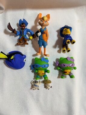 Mixed Character Toy Figure Lot Space Jam Scooby Doo Paw Patrol Hello Kitty TMNT
